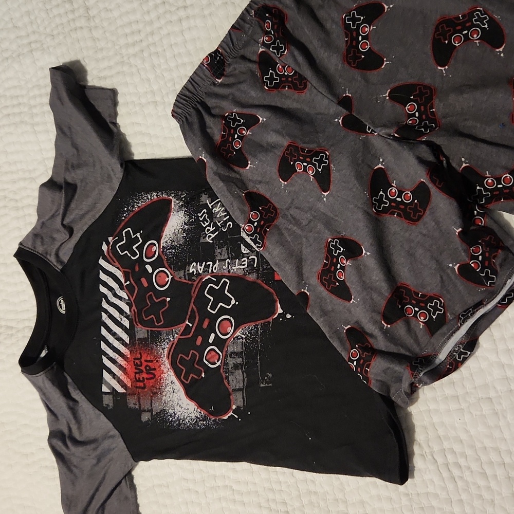 Little boys pj's size L(10-12)